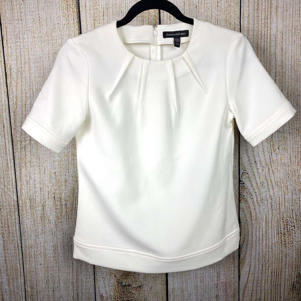 Banana Republic Short Sleeve Cream Pleated Blouse